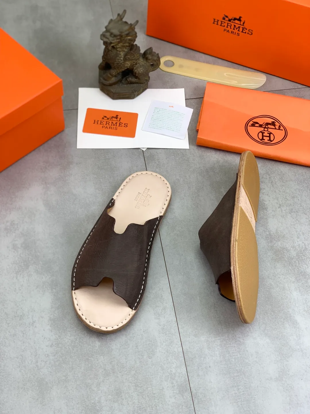Men's men's shoes 💰P360 new model (genuine leather outsole series) new colors are coming simultaneously on the official website [HERMES] Hermès series: original development, original anatomy display, exclusive outsole [Material] Sole: original genuine leather sole with cow essence film 🌸. Fabric Original calfskin Lining: Imported cowhide, delicate and soft Code number: 38-44